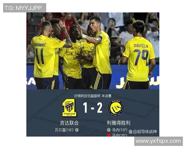 足球明星因激动情绪飞踢球迷引发热议球场安全问题再度被关注